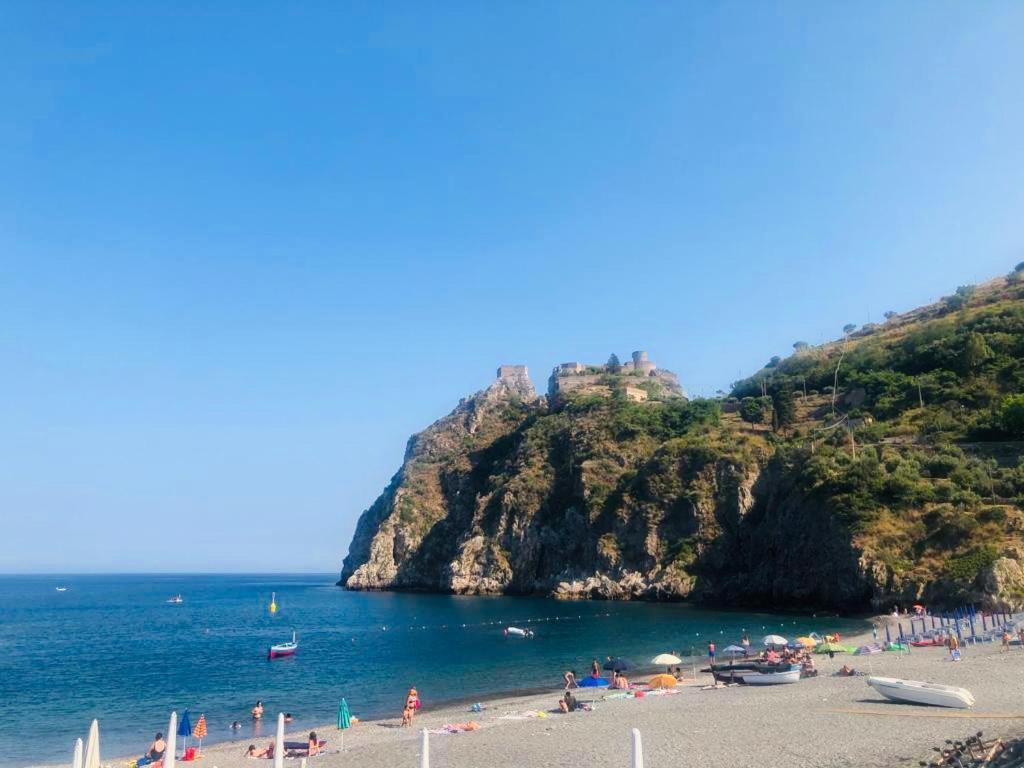 Appartamento Sul Lungomare Di S Alessio SantʼAlessio Siculo Exterior foto